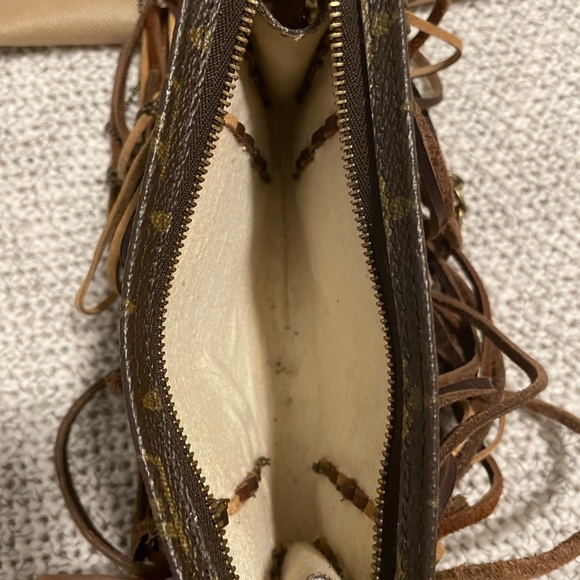 Vintage boho “Wristlet” Louis Vuitton bag - Picture 3 of 4